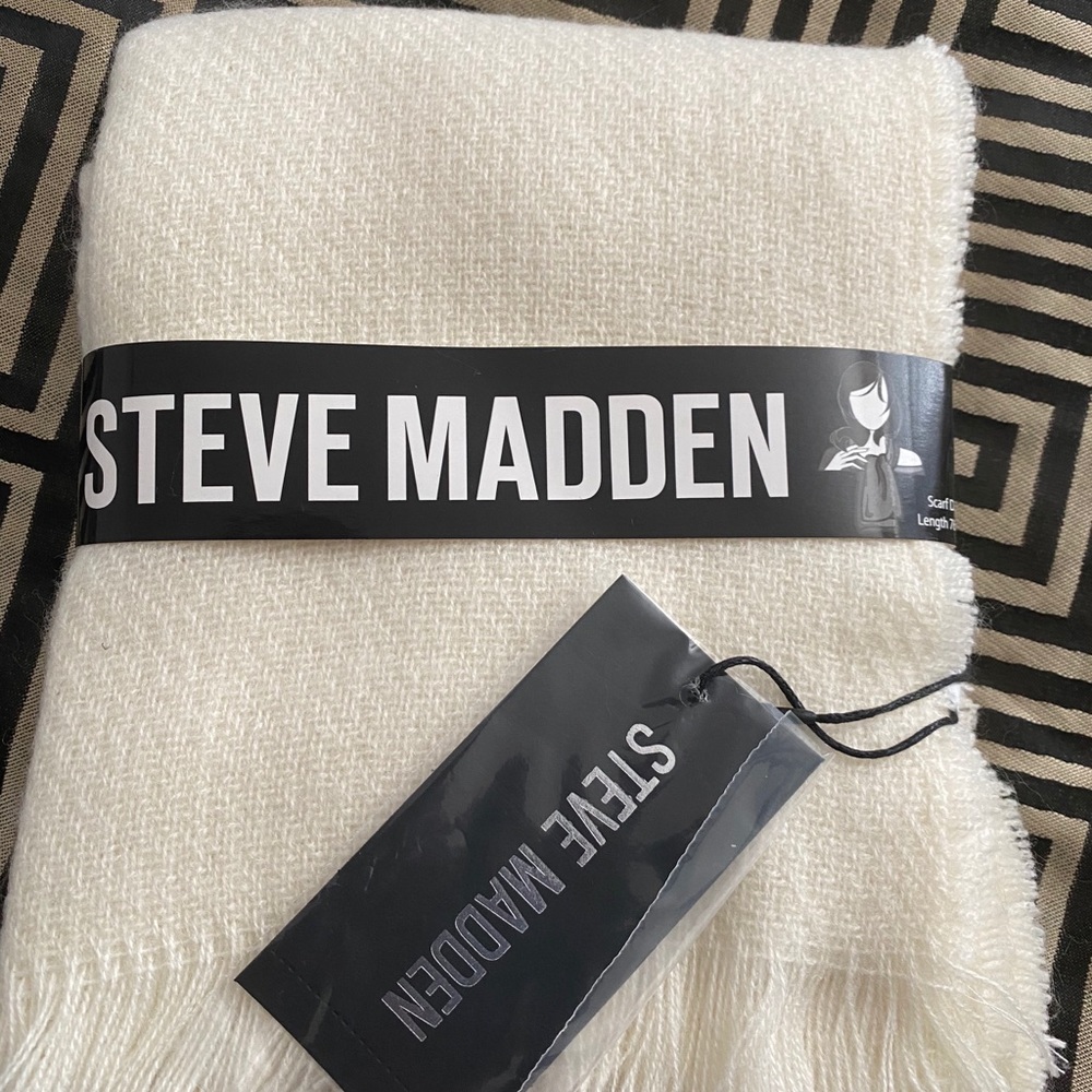 Steve Madden Scarve